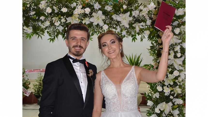 Ezgi Deniz ile Emre Bulut evlendi