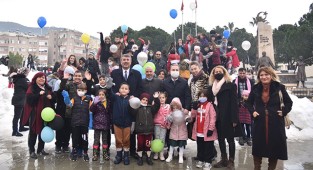 Karne alan öğrencilere kar sürprizi