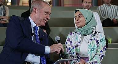 Anamurlu Hemşehrimiz Cumhurbaşkanıyla şiir okudu